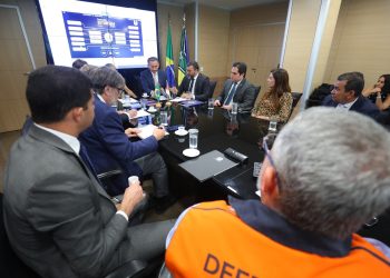 Governador e ministros anunciam força-tarefa para enfrentamento da estiagem no Amazonas