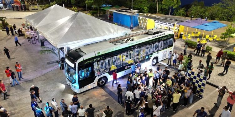 Com ônibus elétrico, Prefeitura de Manaus chega à marca de 253 veículos novos em 1.000 dias de gestão