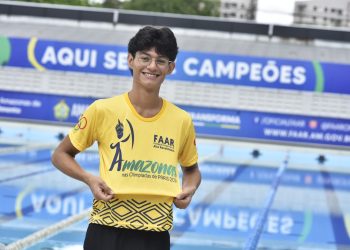 Jovem nadador amazonense quebra recorde que durava desde 1988 nas piscinas