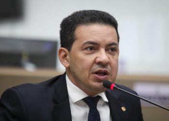 Delegado Péricles crítica Marina Silva por falta de ações no enfrentamento das queimadas e da seca no Amazonas