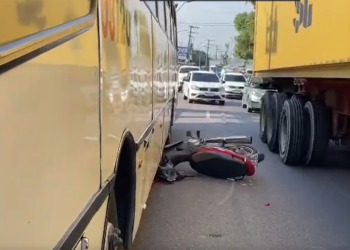 Mãe e filha quase são esmagadas por ônibus da linha 550 em acidente em Manaus