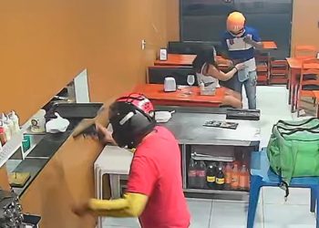 Assaltantes invadem pizzaria no Valparaíso e levam tudo; veja o vídeo