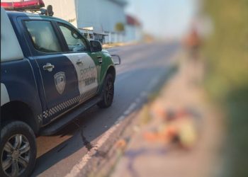 Veja: Homem é ‘desovado’ em calçada no Cidade de Deus cheio de tiros e amarrado