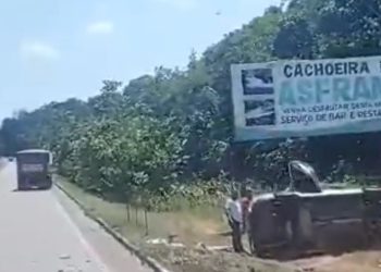 Carro capota na BR-174 depois de ser atingido por carreta: ‘bagaceira’