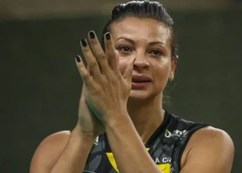 Após deixar carta de despedida e beber vinho, jogadora de vôlei Walewska cai do 17º andar