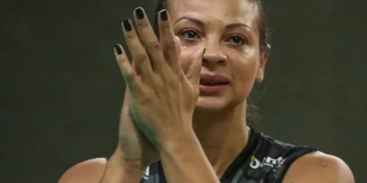 Após deixar carta de despedida e beber vinho, jogadora de vôlei Walewska cai do 17º andar