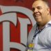 Vídeo: vice-presidente do Flamengo chuta torcedor no shopping e vai se esconder na Pandora