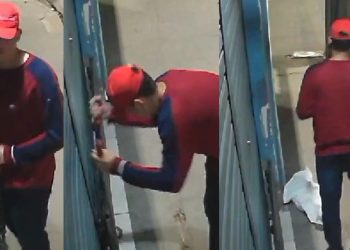 Vídeo: bandido atrapalhado tenta arrombar comércio em Manaus, não consegue e vai embora