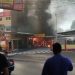 Bombeiros combatem incêndio no Parque Dez e procuram vítimas na padaria em chamas