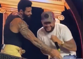 ‘Sem noção’, diz web após Gusttavo Lima pegar com vontade as partes íntimas de cantor