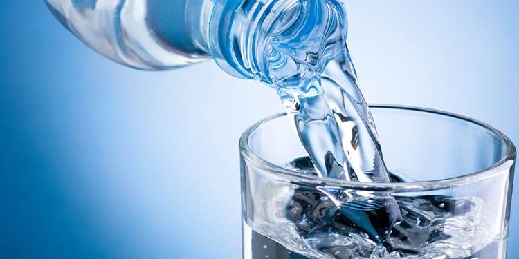 Com possibilidade de calor extremo e desidratação, cuidados devem ser redobrados com idosos