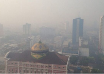 Fumaça que cobriu Manaus veio de queimadas no interior, afirma Sema