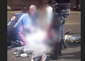 Vídeo mostra paramédicos tentando reanimar motociclista na Cidade Nova; ele não resistiu
