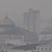 Vídeo: quase 60 focos de queimadas no interior cobrem Manaus de fumaça
