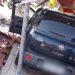 Parada de ônibus é destruída por carro fora de controle em Manaus