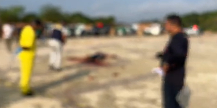 Homem morre espancado, atropelado e corpo é deixado em área de condomínio em Manaus