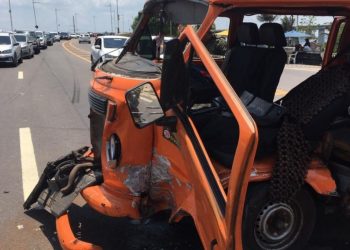 Impacto violento entre carros deixa feridos na Ponte Rio Negro