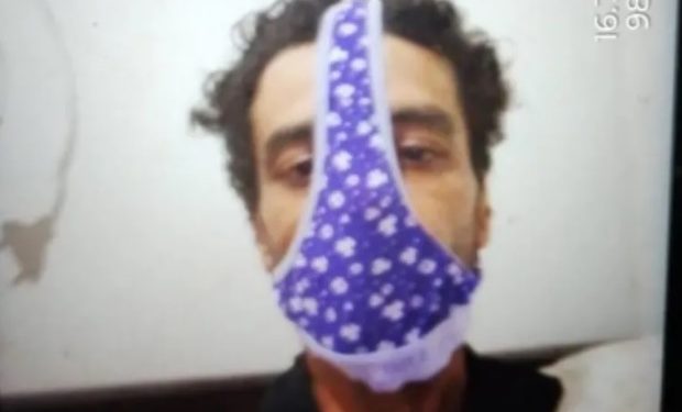 Tarado preso por furtar calcinhas e postar fotos cheirando as peças diz que fica fora de controle