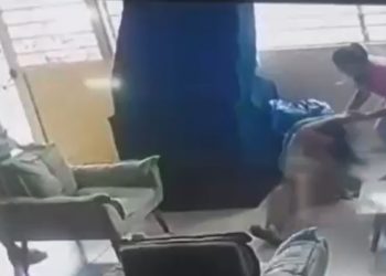 Vídeo: professora é agredida por mãe após concurso de rainha na escola