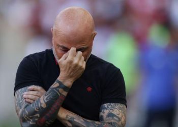 Flamengo demite Sampaoli e já engata negociação com Tite