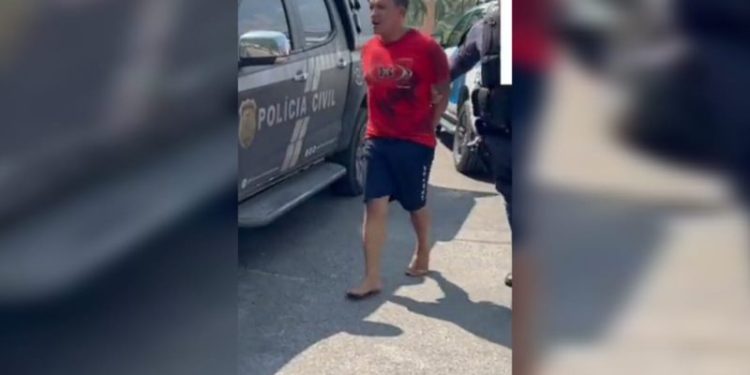 VÍDEO: pai e filha fazem resgate emocionante de cachorro em enchente
