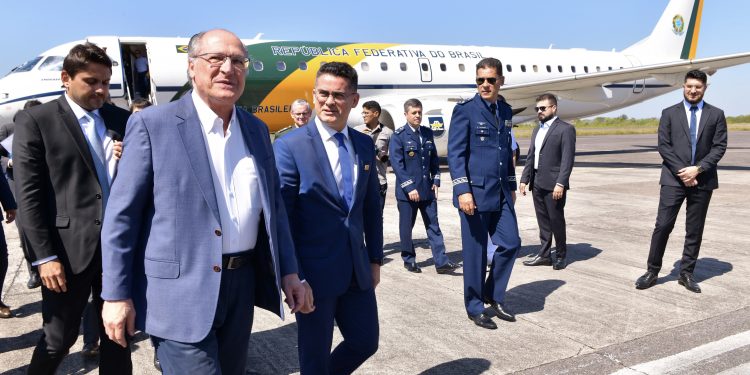 Alckmin e ministros vão a Manaus discutir medidas contra seca extrema