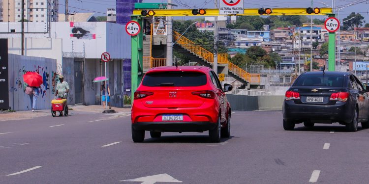 Prefeitura implanta sensor para evitar acidentes na passagem subterrânea na avenida João Valério