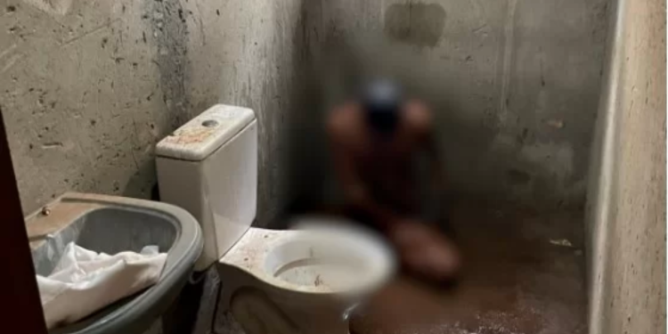 Autista é abandonado em cativeiro por irmão com corpo de mãe morta