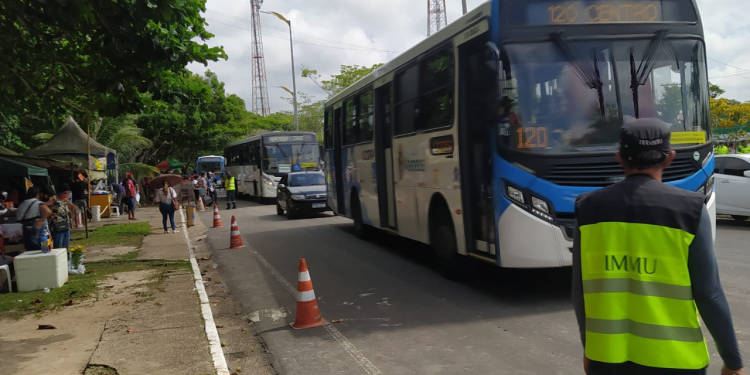 Linhas de ônibus serão reforçadas para o feriado de Finados