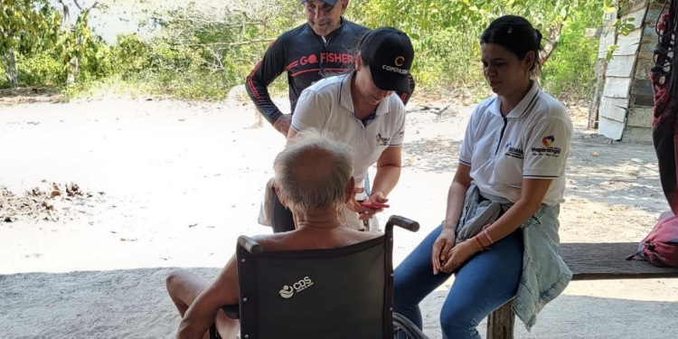 Idoso cadeirante de 88 anos é resgatado pela polícia em comunidade no AM após denúncias