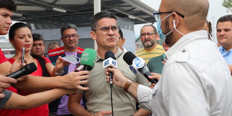 Fumaça que encobre Manaus faz prefeitura adiar Boi Manaus e a reduzir para um dia o aniversário da cidade