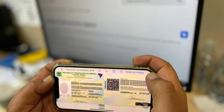 Cidadãos do Amazonas podem baixar a Carteira de Identidade Nacional por meio do aplicativo Gov.br