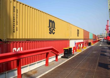 Chegam a Manaus contêineres com insumos para abastecer indústria e comércio local