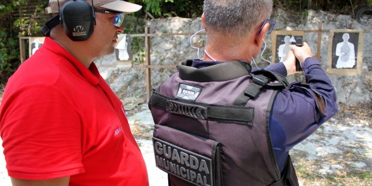 Prefeitura de Manaus capacita nova turma de guardas municipais para uso de arma de fogo