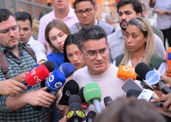 Prefeito reforça ações preventivas no combate às queimadas e adia Maratona de Manaus