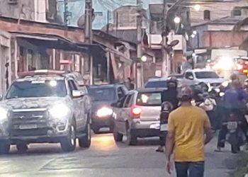 Tia e sobrinho são vítimas de bala perdida durante troca de tiros entre traficantes