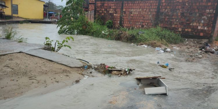 Prefeitura registra seis ocorrências devido chuva deste domingo em Manaus