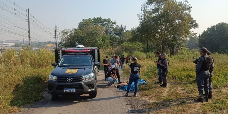 Torturados e amarrados, homens são encontrados mortos em avenida