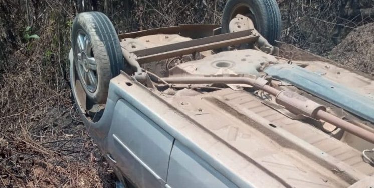Para não cair em buraco com o carro, homem tenta desviar e acaba morrendo em estrada no Iranduba