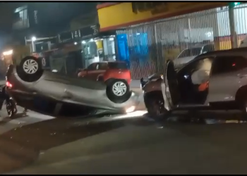 Vídeo: Carros colidem e duas pessoas ficam feridas em Manaus