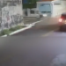 Vídeo: Motoqueiro em alta velocidade fica ferido ao ‘voar’ após colisão com carro em Manaus