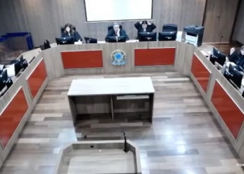 Advogada falta audiência para dar à luz e desembargador diz que ‘gravidez não é doença’; veja