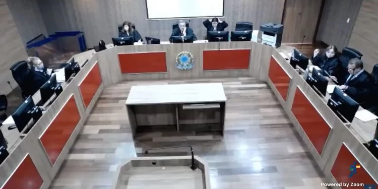 Advogada falta audiência para dar à luz e desembargador diz que ‘gravidez não é doença’; veja