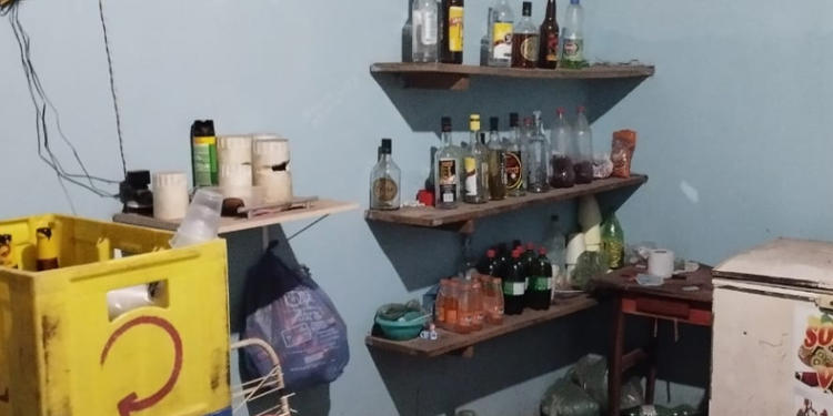 Três amigos morrem após bebedeira em bar e polícia investiga suposto envenenamento