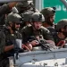 Vídeo: Soldados israelenses encontram corpos de bebês mortos e decapitados