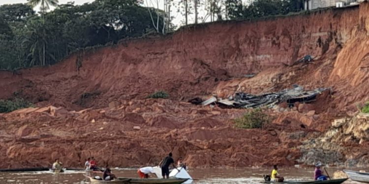 Mortos resgatados na tragédia de Beruri eram irmãos de 16 e sete anos