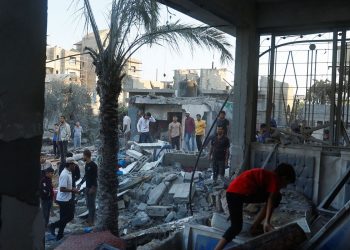 Bomba explode próximo onde 19 brasileiros tentam salvar suas vidas na Faixa de Gaza