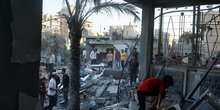 Bomba explode próximo onde 19 brasileiros tentam salvar suas vidas na Faixa de Gaza