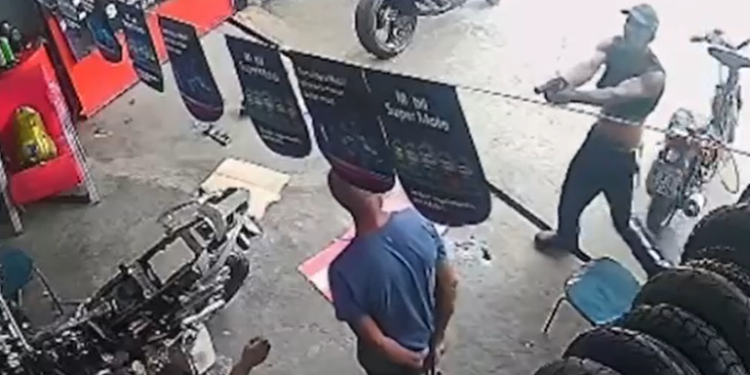 Vídeo: Borracheiro de 60 anos é morto a tiros e suspeito do crime é o antigo sócio
