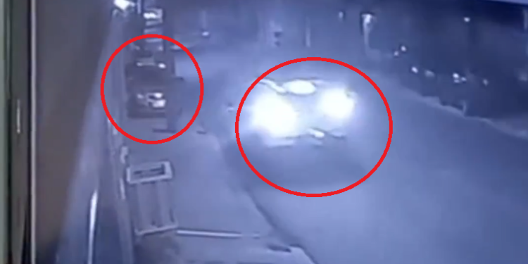 Vídeo: Em Manaus, homem procura condutor bêbado que destruiu o carro dele estacionado em frente de casa